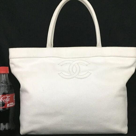 AUTHENTIC CHANEL WHITE LEATHER CC SHOULDER HANDBAG TOTE - Picture 4 of 15